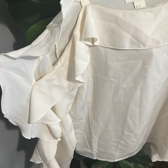 H&M size Size 4 cream blouse ruffled sleeves - Picture 2 of 4